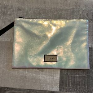 Cosmetic bag
